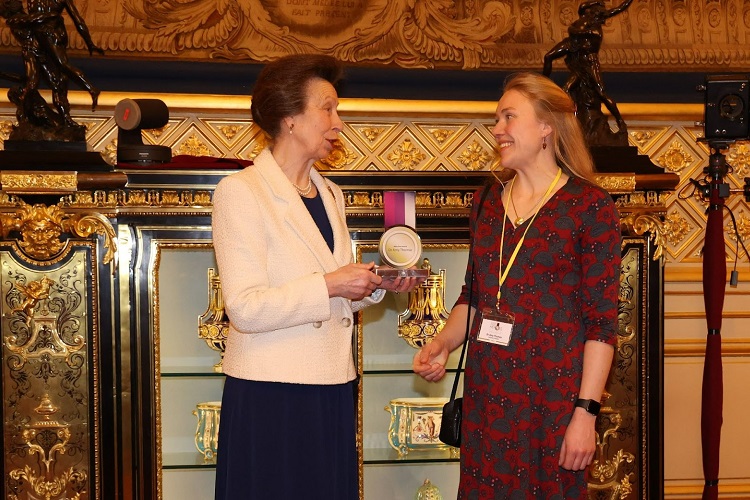 Dr Amy Thomas receives her award from Princess Anne